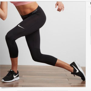 New Layer Victory Capri Legging Black Logo